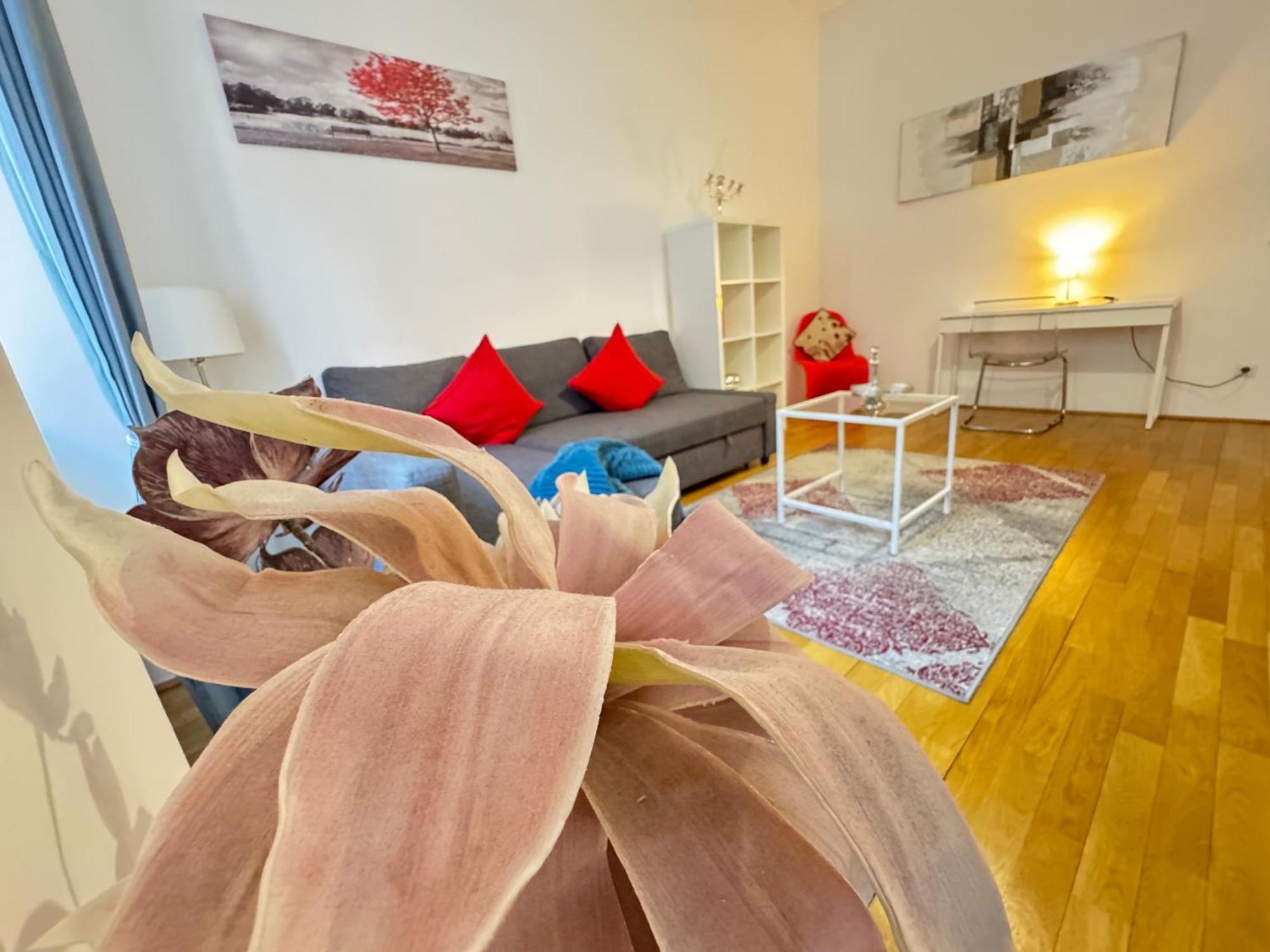 Charming Flat & Balcony Near Central Station L Bg5 เวียนนา ภายนอก รูปภาพ